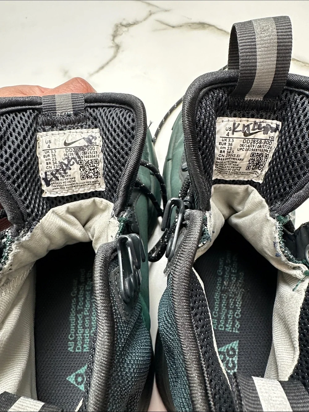 Nike ACG Gore-Tex Forest Green and Black Hiking Boots size 4